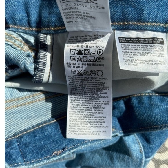 ✨Anthropologie Levi's Blue Denim Mini Patchwork Vintage Style Skirt - Picture 8 of 10